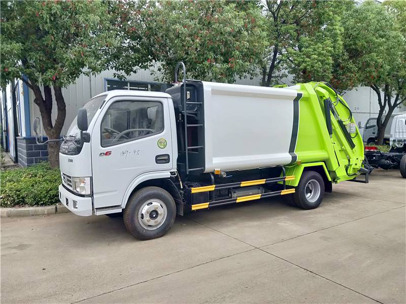 肇庆市东风D9多利卡压缩垃圾车详评 3950轴距后装压缩车型推荐与厂家直销优势